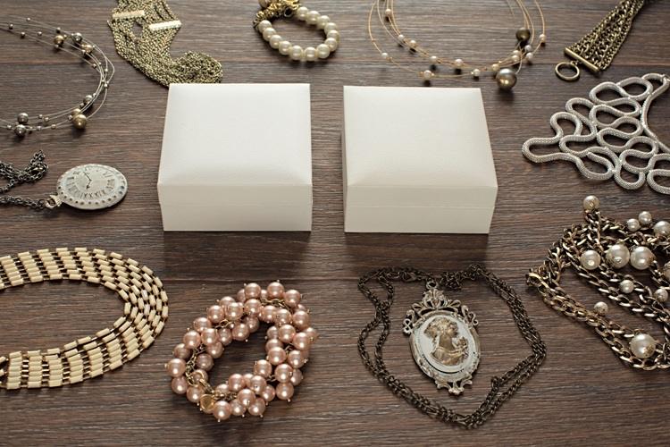 Vintage,Composition,Lay,Flat,Jewelry,For,Women,And,Gift,Packaging.